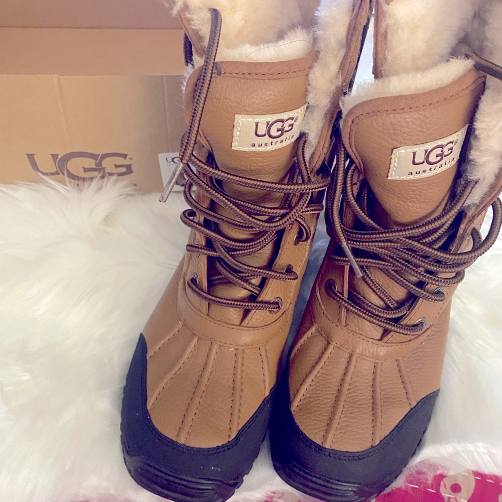 UGGS ADIRONDACK